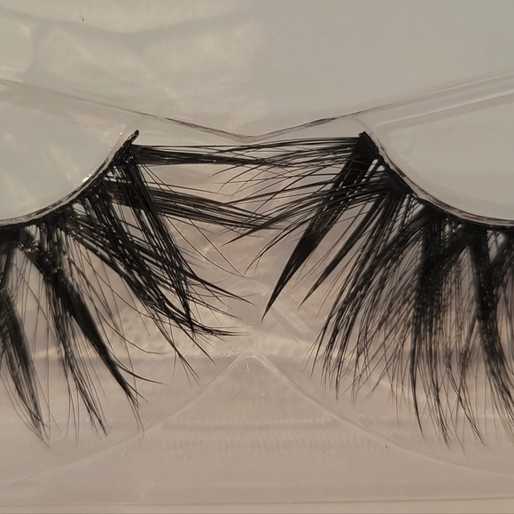 Lashes - Picture 3 of 3